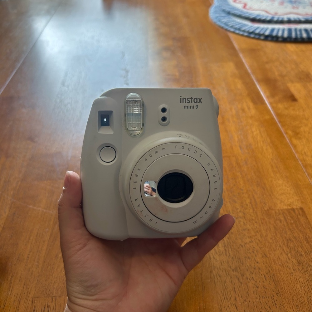 Instax Mini 9 Camera in Classic White